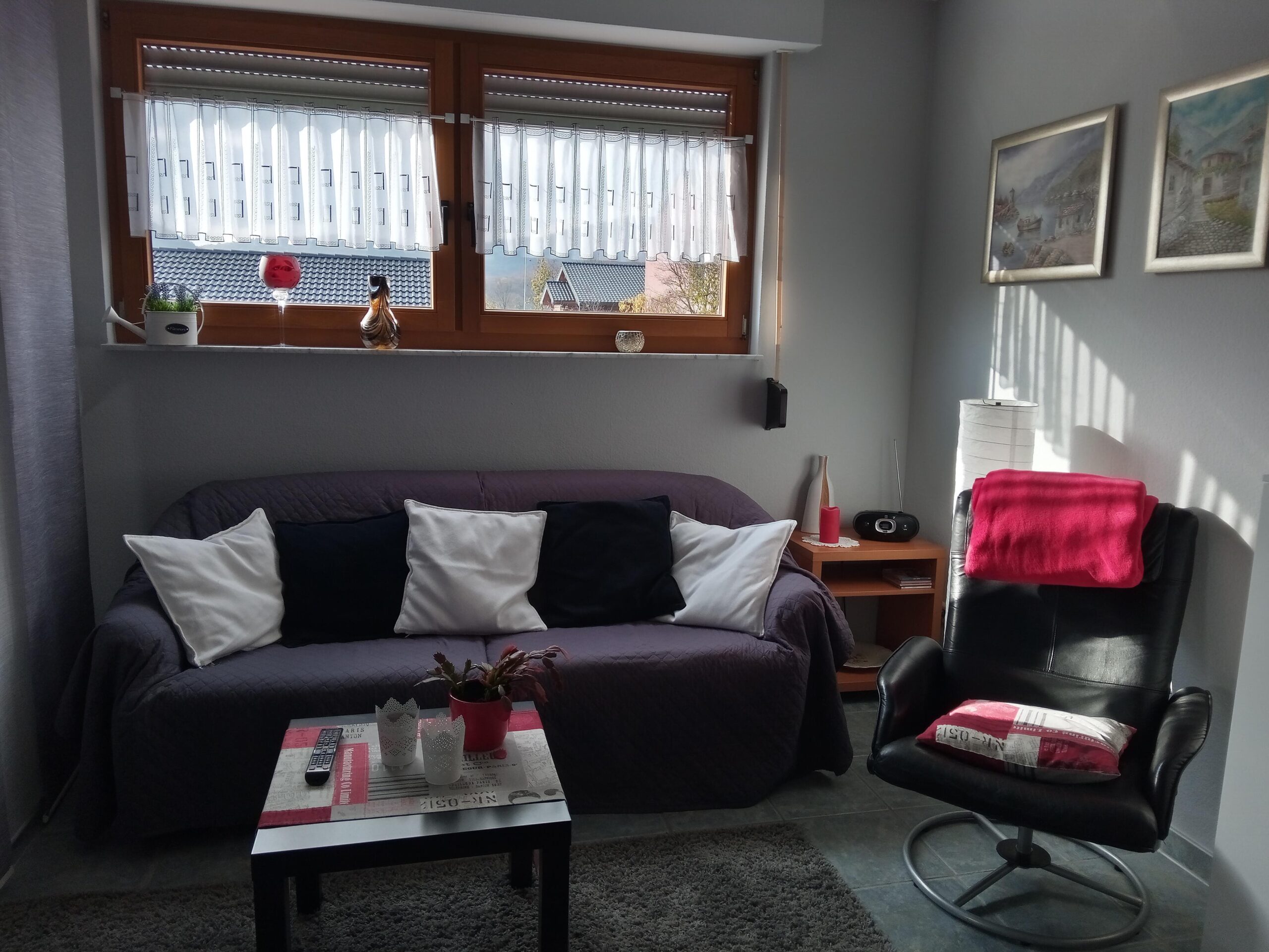 Gemütlicher Wohnbereich der Ferienwohnung